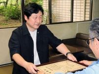 女性の襟首つかんで引き倒す現場目撃　署員到着まで男を１０分間引きとめ　神戸の男性に感謝状