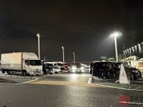 高速SAで「足を伸ばして眠れる！」 わずか2000円で寝られる「“快適”就寝ベッド」が好評に！ ハイウェイホテルよりもお手軽な「寝ころびスペース」が最高すぎる！