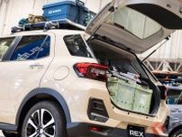 スバル「めちゃ小さいSUV」実車公開！ 全長4m切りの「“超”コンパクトサイズ」なのに室内＆荷室は“めちゃ広い”!? リッター「28キロ」の超低燃費モデルもある「レックス」がスゴかった