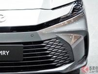 全長4.9m！ トヨタ最新「FF“最上級”セダン」実車公開！ 精悍「サメ顔」×流麗“クーペ”ボディがカッコイイ！ 「リッター25km」も走る高級モデル「カムリ」をタイイベントで展示