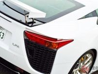 1億円超え!? レクサス「和製スーパーカー」登場！ “匠”手作りの「軽量純白ボディ」×「“天使の咆哮”V10エンジン」搭載！ 次期型も期待の“超・特別モデル”「LFA」千葉で落札