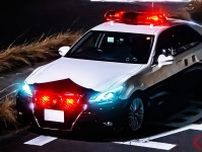 追跡中パトカーと軽自動車が衝突!? 45歳女性が胸の骨を折る重傷に… 緊急車両が接近どうする？ 元警察官が解説