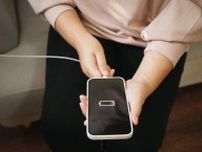 スマホの充電時、操作しててもOK？NG？　家電量販店が教える「正しい使用方法」…やめた方がいいことは？