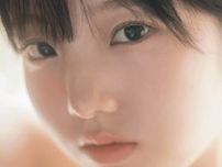 氷上の妖精から水辺の天使へ　プールでゆらゆら　ストレッチで美背中披露