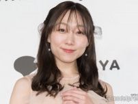 須田亜香里「まだまだミニスカートは履いていきたい」美脚スラリの衣装姿に反響「真っ直ぐで綺麗」「スタイル抜群」