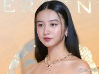 Koki,、ミニスカ×ハイソックスで美脚披露 三つ編みヘアで雰囲気一変「脚綺麗」「新鮮で可愛い」と絶賛の声