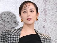 比嘉愛未、5歳当時の写真公開「すでに可愛い」「なんて美少女」
