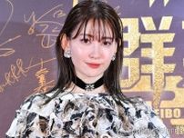 小嶋陽菜、ショーパンから美脚スラリ ディズニーコーデに「可愛すぎる」「スタイル抜群」と反響