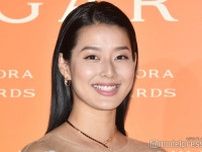 すみれ、美スタイル際立つワンショルドレス姿 ローラ・アンミカ・河北麻友子ら誕生日パーティー集結