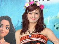 しなこ、ズートピアスタイルで美脚スラリ 上海ディズニーショットに反響「スタイル抜群」「世界観入り込んでる」