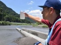 “灰の雨”に対応追われる農業関係者　川は濁り、田んぼに水引けず　摘み取った茶葉は洗浄　霧島連山・新燃岳の大量降灰