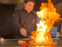 飯塚の「鉄板焼梛座」が1周年　鉄板上でパフォーマンスも