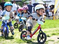 姫路城前で未就学児ランバイク大会　水遊び演出「スプラッシュタイム」も