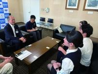 西多摩の地域紙に学生記者　日本航空大生3人が取材開始、地域の魅力発信