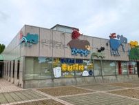 宇部で体験イベント「夏の美術室」始まる　素材から自由なアート体験を