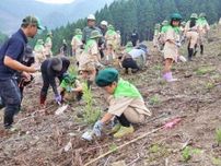 スギ、ケヤキ大きく育て　串間・都井小児童が植樹