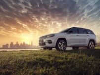 「プレミアム仕様の7シーターSUV」上質インテリアがすごい…ジープ コマンダーに超豪華な限定車“オーバーランド”が登場