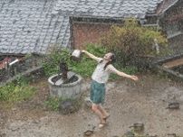 映画『夏の砂の上』のクライマックスとなる雨中の場面写真が公開