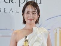 高梨臨、肩出しドレスで魅了「夏なのでワンショルダーにして露出も」
