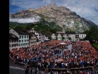 4万人の州でも挙手で投票、スイスの直接民主制はなぜ成立する？