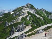 「疲労により動けなくなった」と救助要請　北アルプス燕岳を下山中に東京都の61歳女性が遭難　ヘリコプターで救助　疲労しているものの、けがなし
