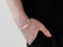 「中年男性が一瞬でオシャレになる！」今すぐ買うべき”5つのファッション小物”