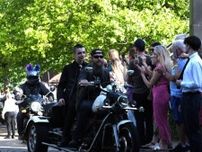1500台が爆走！いじめに傷ついた少年を支援した英バイク愛好家のパレードに世界中が熱視線