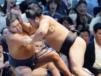 “金星プレゼンター”横綱豊昇龍に必要な叔父の図太さ…朝青龍は巡業休んでサッカーしていた