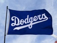 ドジャースの公式インスタで球場入り写真を公開　フリーマンはファンの声援に手を挙げる