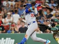 テオスカー・ヘルナンデスが15号２ラン　キム・ヘソンらから「ひまわりの種」シャワーに笑顔