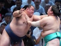 玉鷲が珍しい「寄り切り」で10勝目　一山本との４敗対決は両者突き押しを繰り出す激しい攻防に