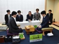 【王位戦】対局の場は新千歳空港、藤井聡太王位と永瀬拓矢九段が制限エリア内の施設など訪問