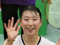 【バドミントン】志田千陽顔だけひょっこり「落書き雑なの気になる」五十嵐有紗と仲良しやりとり