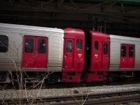 JR鹿児島線戸畑駅で普通列車の車両確認　ダイヤに乱れ（7月15日午前8時34分現在）