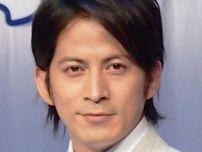 「えっえっえっ!?」〝軍師官兵衛〟の殿が家臣を…「つかまえた」〝体当たり〟ショットにSNS衝撃「顔、顔っ（笑）」「ギャップ最高」「想像が膨らむお写真」
