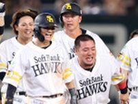 「抱きついてきて腰やったらやばいなとか…」　ソフトバンク山川穂高、リプレー検証で約2分間の〝サヨナラ待ち〟を笑顔で振り返る