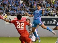 「ここから間違いなく大爆発する」小菊昭雄監督も絶賛　J2サガン鳥栖の17歳FWが〝ラストチャンス〟でクラブ最年少ゴール