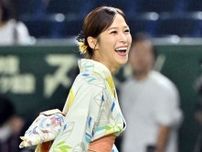 「#二の腕 #痩せたい」昨年第1子出産の35歳人気アナ〝赤裸々〟ノースリーブ姿に「たくましくなったのは…」「お子さん抱っこすると腕も大きくなる」「子育て頑張っている証拠だよ」の声