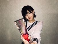 涙の卒業から2年…〝印象ガラリ〟大人クールなドレスショットの岡田奈々が話題「ビジュ爆発してるー」「イケすぎです」