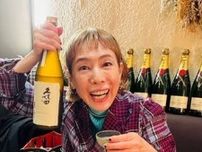 「ファッションモンスター」〝雰囲気ガラリ〟67歳大物タレント、ピアス着用・ド派手姿が大反響「さすが!」「めっちゃ厚底」「私も60代!ファッションマネします」