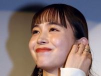 〝喪黒福造が2人〟井桁弘恵の変貌ショットが話題「なんてステキで面白い写真」「福岡コンビでありシェアフルコンビ」の声