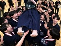「春に咲く」八代白百合学園が26年ぶり頂点　大将の中司美羽が逆転2人抜き、前回Vの母感激【玉竜旗高校剣道・女子】