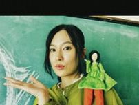 「全裸監督」熱演で話題…ぴたぴたボディラインショットの恒松祐里が話題「めっちゃクール」「蝶々みたいで素敵です」