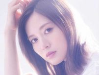 「まいやんなの!?」〝驚異の若返り〟32歳の制服＆ハイソックス姿にSNS騒然「凄っ!!何の違和感もない」「普通に女子高生にしか見えない」話題ドラマのオフショットに注目