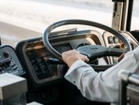 「ジャングリア行き」がバス停の名前に　開業の7月25日から「名護市役所前」の名称に追記　ネーミングライツ取得で