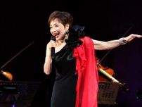 クミコ、70歳のアニバーサリー公演 ソールドアウト＆全20曲熱唱　井上芳雄も登場