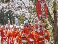 テーマパークのパレードで「ひょっとこ踊り」　京都太秦映画村で開幕へ　『科捜研の女』などの監督が担当