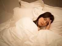寝る前、日中の「嫌な出来事」思い出して寝付けず…さらに眠れなくなる“NG行為”とは【専門家解説】
