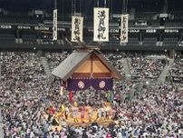 名古屋場所「溜席の着物美人」がピンクワンピースで登場　「暑いですから…」「新会場はクーラーがよく効いている」　千秋楽は「ブルーの着物で観戦予定」と明かす