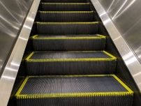 エスカレーター・階段に鏡を設置！盗撮防止の取り組み